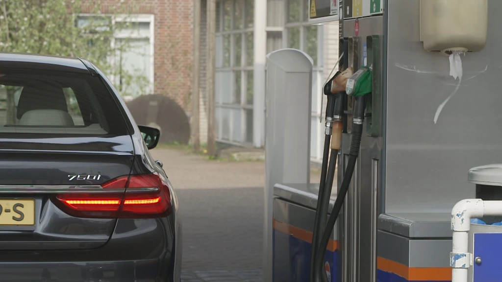 Lease-auto op benzine mag vaak nog bij kleinere werkgever, maar ‘brandstofboete’ dreigt Lease-auto op benzine mag vaak nog bij kleinere werkgever, maar ‘brandstofboete’ dreigt