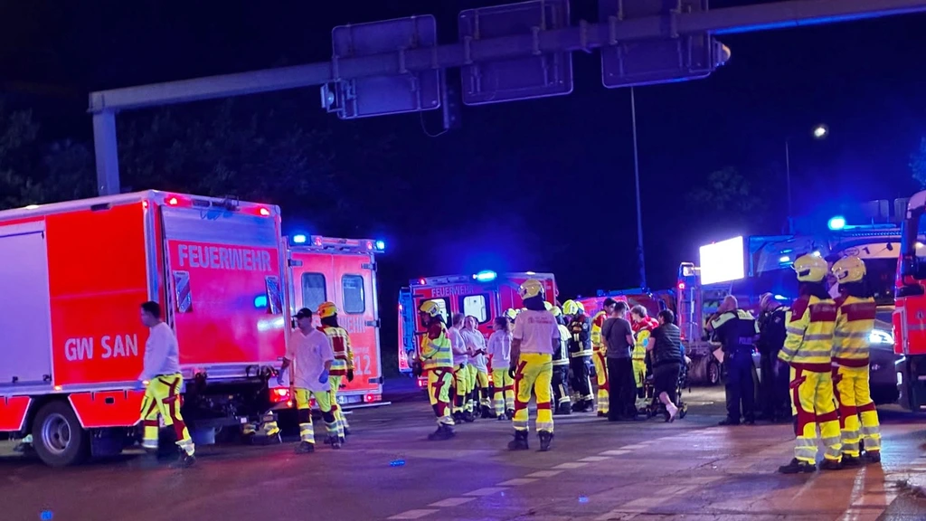 Voertuig rijdt in op menigte bij Pride in Berlijn: één dode, 14 gewonden
