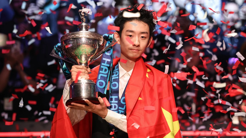 Wu Yize kroont zich op 22-jarige leeftijd tot jongste wereldkampioen snooker sinds Stephen Hendry — image 1