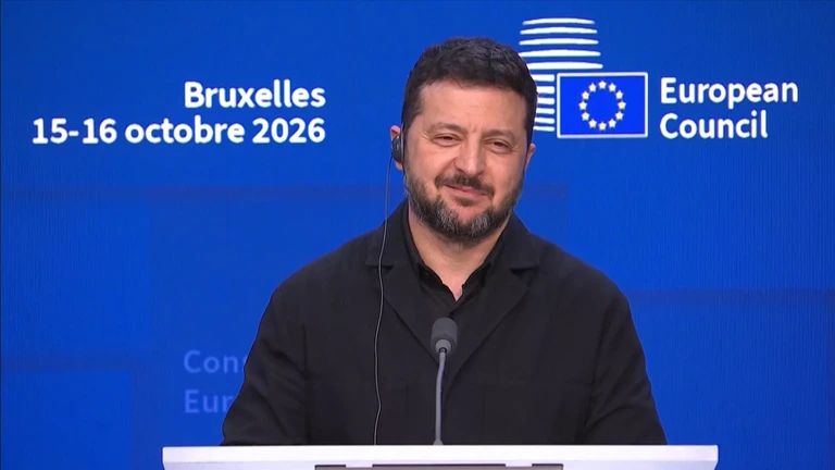 Zelensky beantwoordt vraag over Trump met glimlach