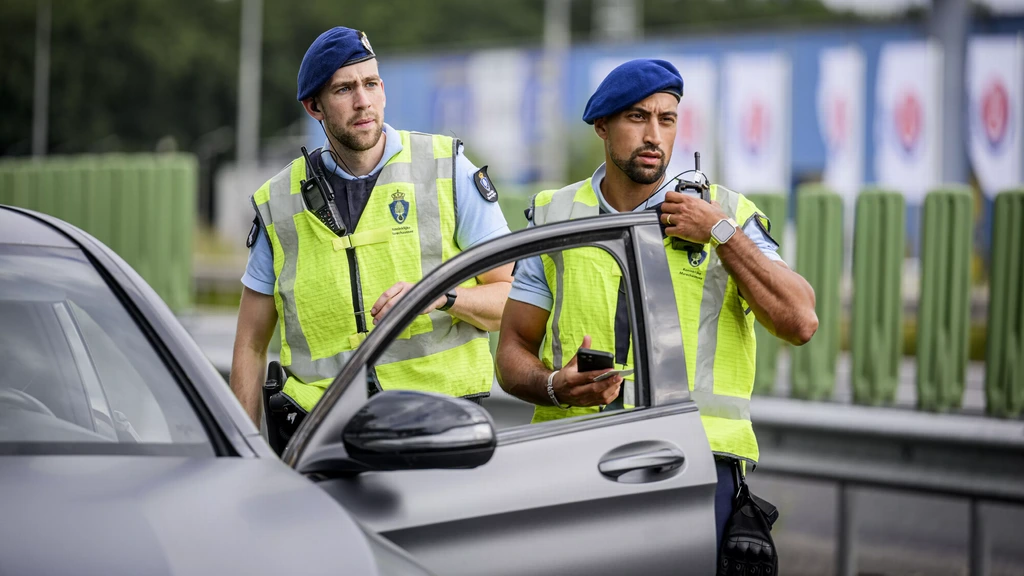 Foto: Politie krijgt hulp van marechaussee om overlast in Ter Apel terug te dringen