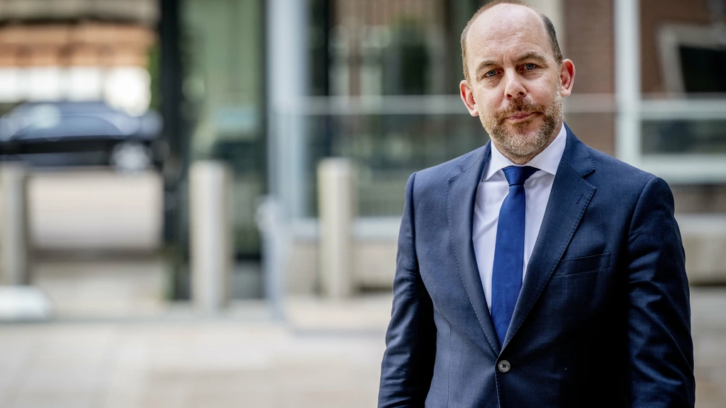 Van den Brink: akkoord met Italië over terugnemen asielzoekers uit Nederland Van den Brink: akkoord met Italië over terugnemen asielzoekers uit Nederland