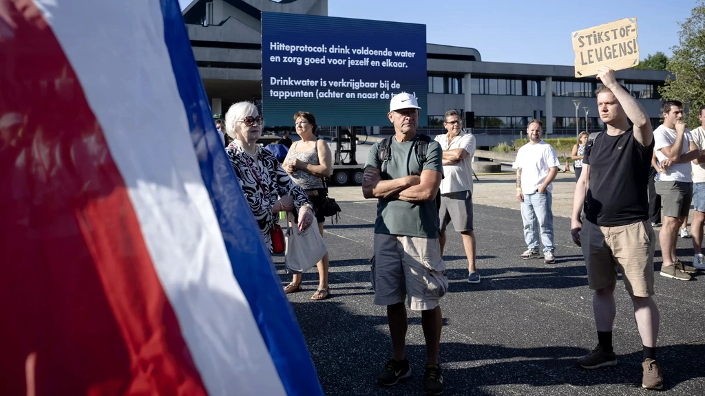 Foto: Protest en onderbroken vakanties politici om intrekken vergunningen boeren