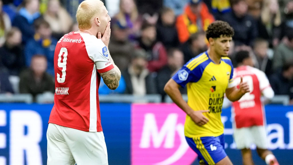 Cambuur lead AZ 2-1 at halftime in Leeuwarden