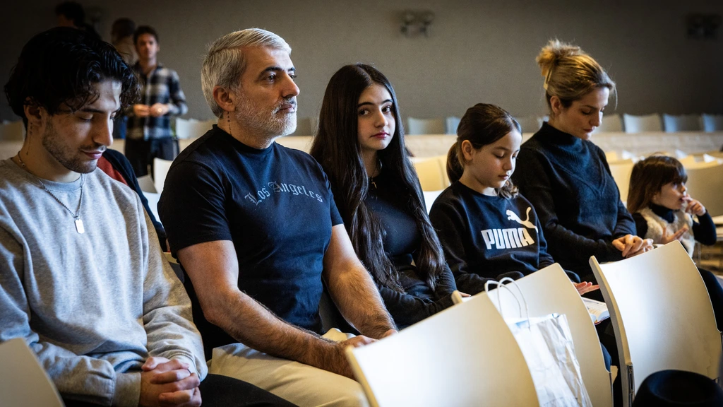 Foto: Meer dan 800 kerken luidden klokken voor de Babayants in Kampen