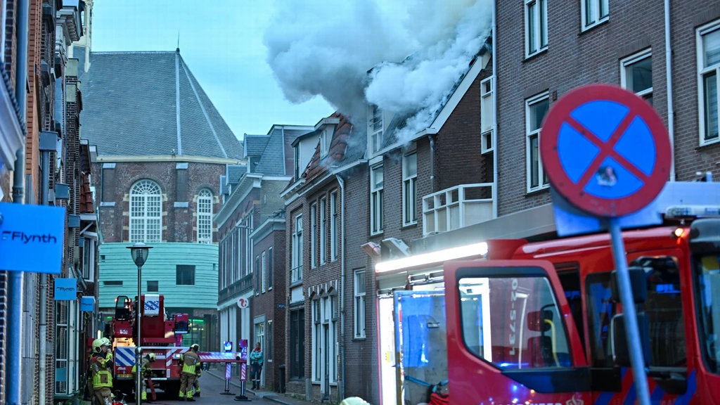Felle brand in pand binnenstad Sneek