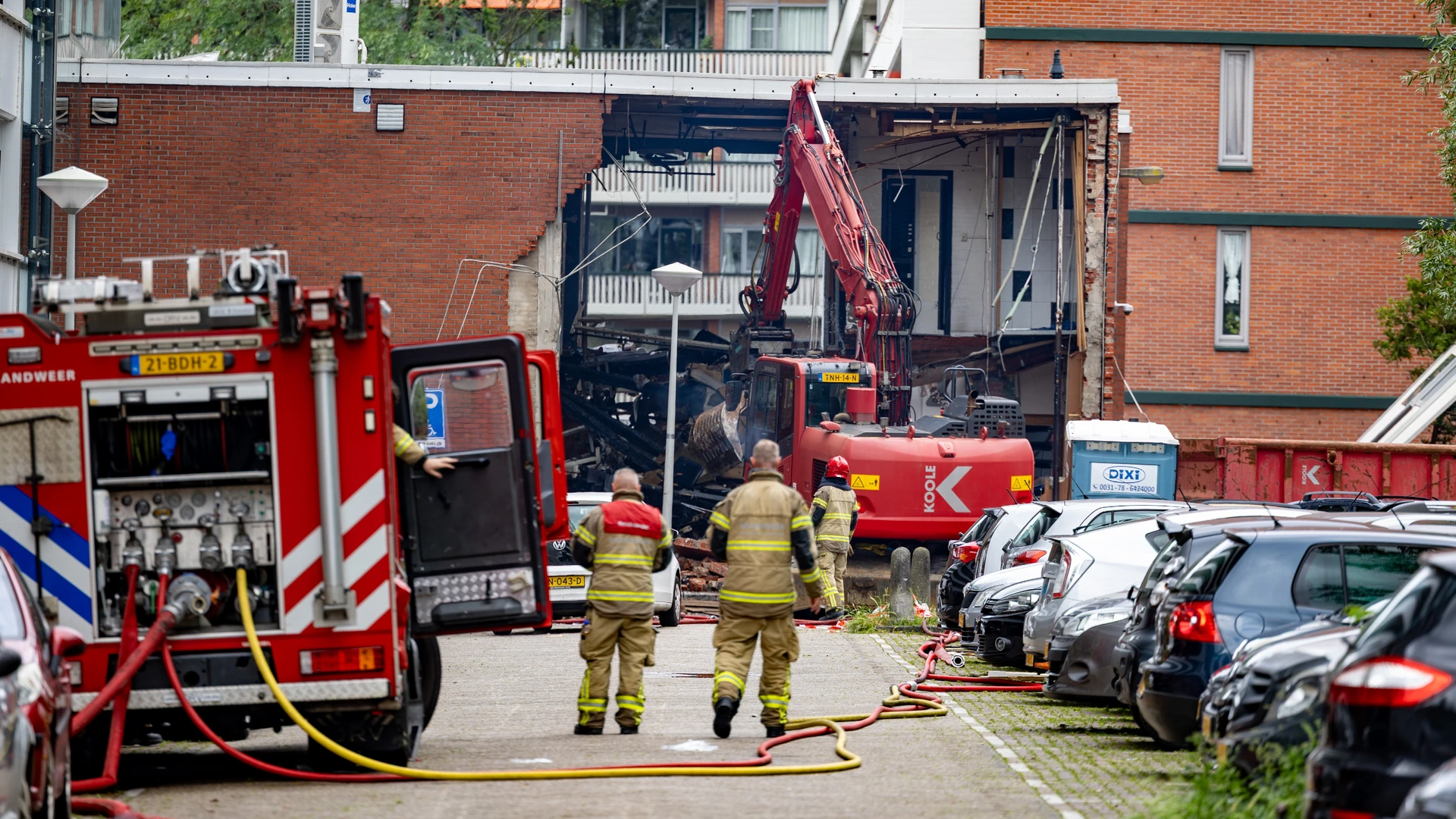 Meerdere aanhoudingen na zware explosie Amsterdam, ook auto's in beslag genomen