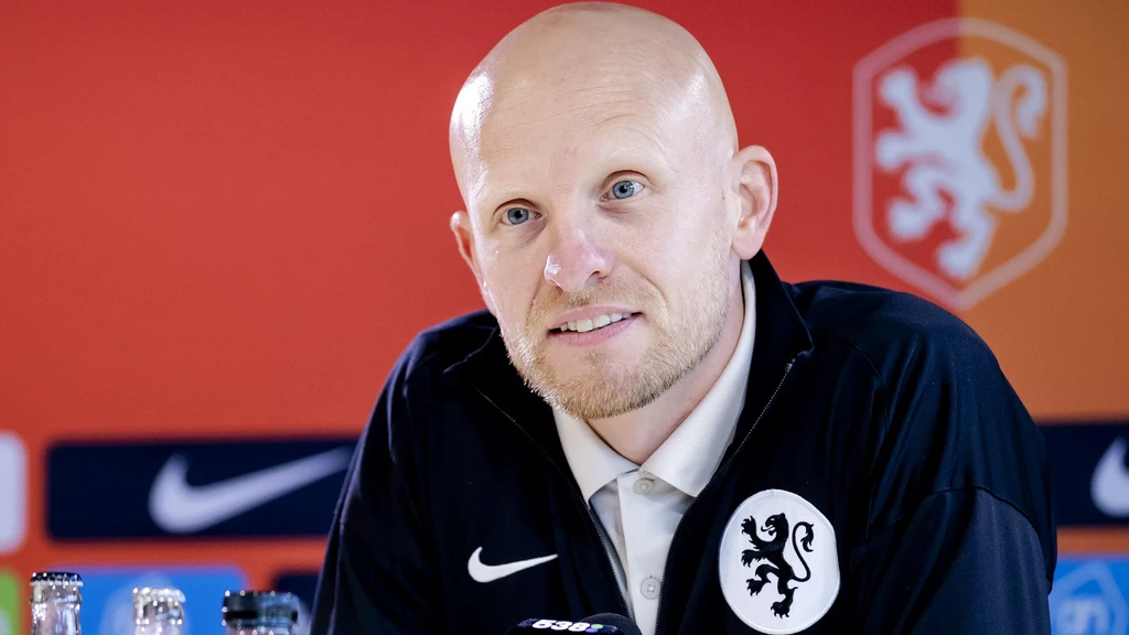 Veurink hoopt dat Oranje na 0-8 in Hongarije thuis weer vermaakt: 'Uitduel kopiëren'