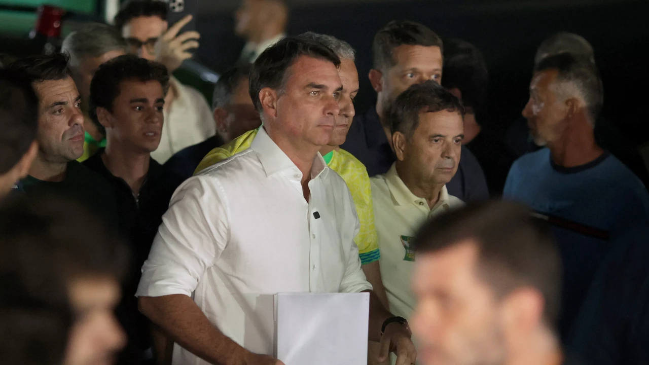 Flávio Bolsonaro krijgt Amerikaans visum, Lula noemt zijn vertrek schandelijk Flávio Bolsonaro krijgt Amerikaans visum, Lula noemt zijn vertrek schandelijk