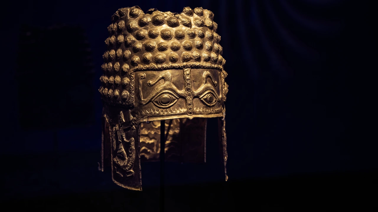 Gestolen gouden helm Drents Museum terecht, vanmiddag persconferentie