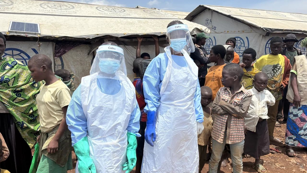 Aan de frontlinie van de ebola-uitbraak: ‘Ik ben niet bang om dit werk te doen’ Aan de frontlinie van de ebola-uitbraak: ‘Ik ben niet bang om dit werk te doen’