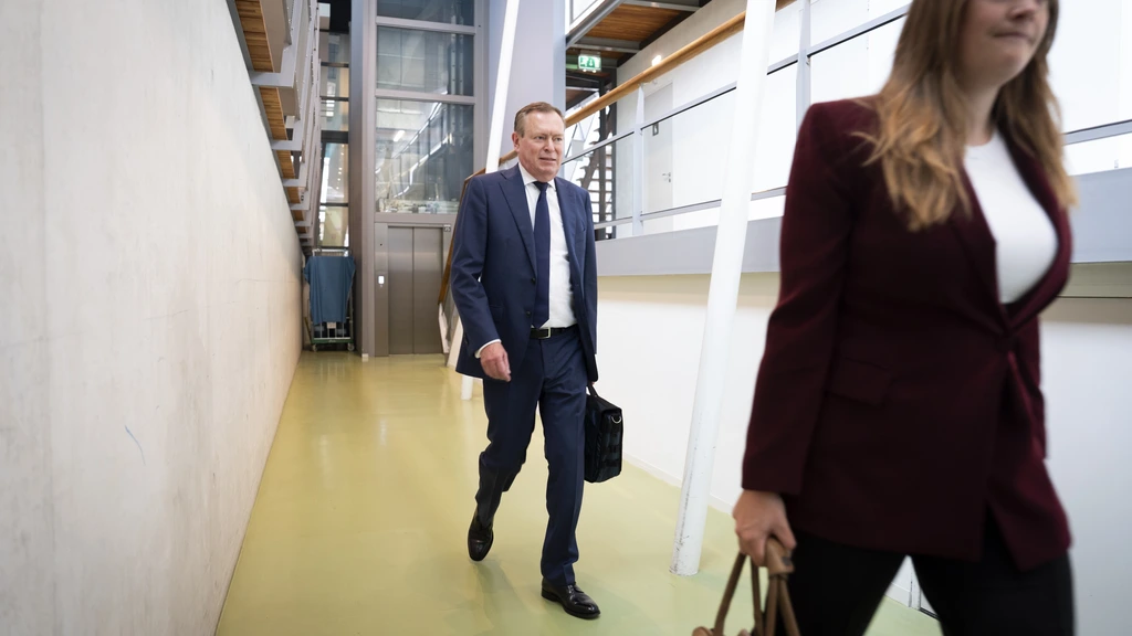 coronacommissievandaag, 08:00Oud-minister Bruins gehoord • Koopmans: er was verhitte discussie over CoronatoegangsbewijsNegen weken lang verhoren Kamerleden bijna vijftig kopstukken van het coronabeleid. In dit liveblog lees je het laatste nieuws. coronacommissievandaag, 08:00Oud-minister Bruins gehoord • Koopmans: er was verhitte discussie over CoronatoegangsbewijsNegen weken lang verhoren Kamerleden bijna vijftig kopstukken van het coronabeleid. In dit liveblog lees je het laatste nieuws.