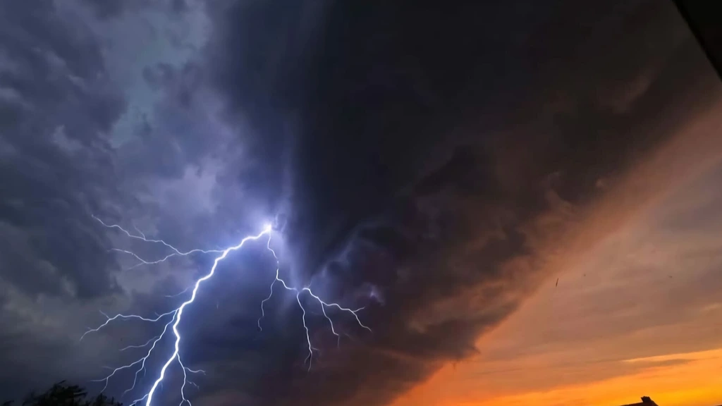More than 188,000 lightning discharges due to severe weather last night: 'This is exceptional'