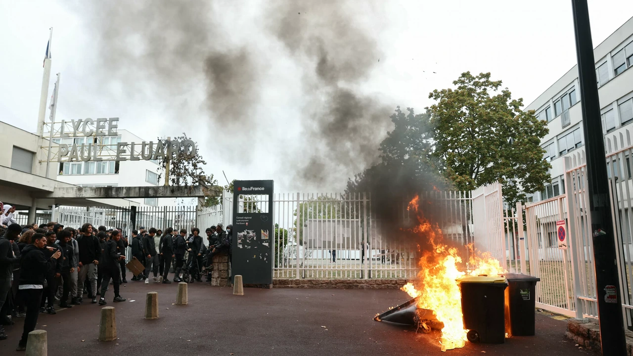 Franse scholierenprotesten houden aan; nu al meer dan 100 gewonden Franse scholierenprotesten houden aan; nu al meer dan 100 gewonden