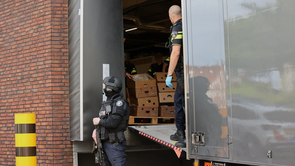 Politie houdt verdachte aan voor drugssmokkel via een partij bananen