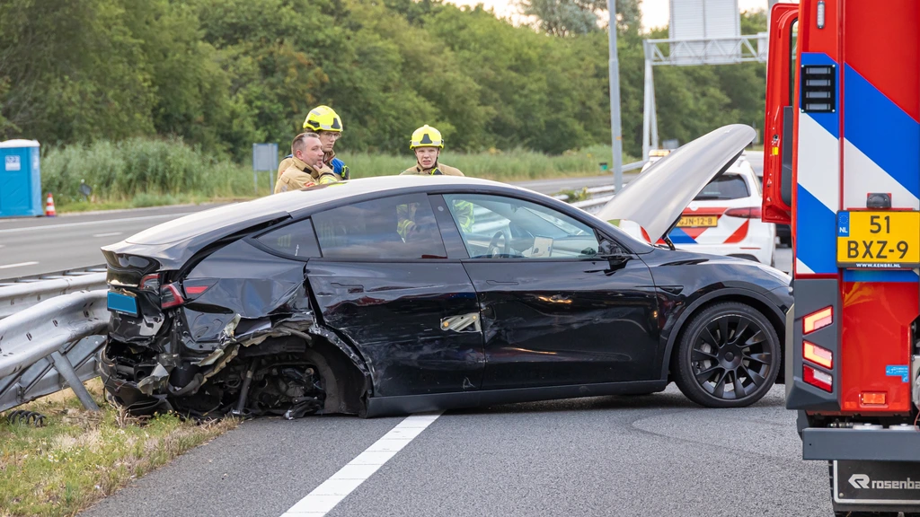Spookrijder onder invloed veroorzaakt botsing op de A1 bij Naarden Spookrijder onder invloed veroorzaakt botsing op de A1 bij Naarden
