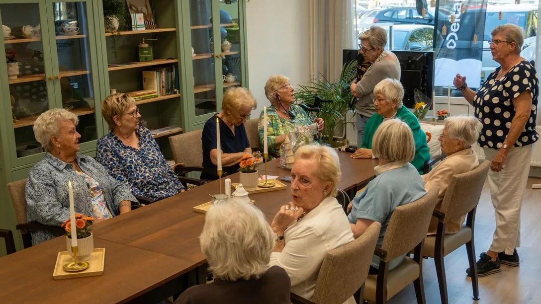 Maastricht gaat 30 ouderenzones maken, tegen overbelasting zorg en eenzaamheid Maastricht gaat 30 ouderenzones maken, tegen overbelasting zorg en eenzaamheid