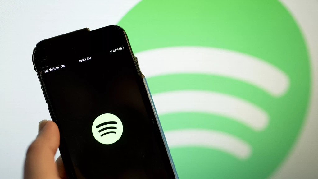 Spotify geeft AI-artiesten label en weert hen uit aanbevelingen Spotify geeft AI-artiesten label en weert hen uit aanbevelingen