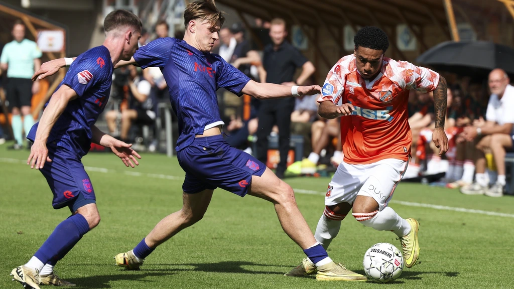Willem II wint na strafschoppen van Volendam en keert terug in eredivisie
