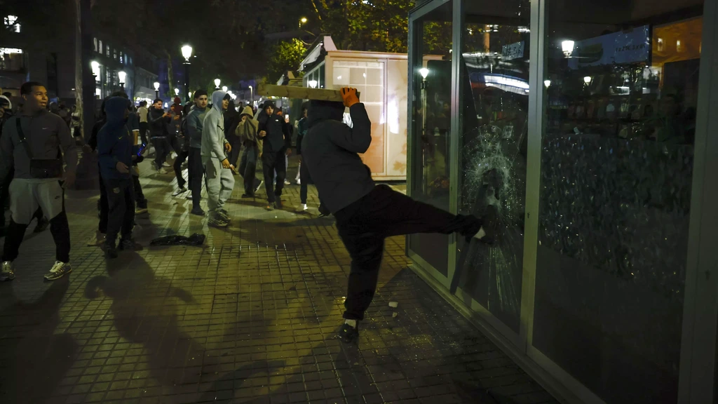 Arrestaties na plunderingen en brandstichting in Barcelona