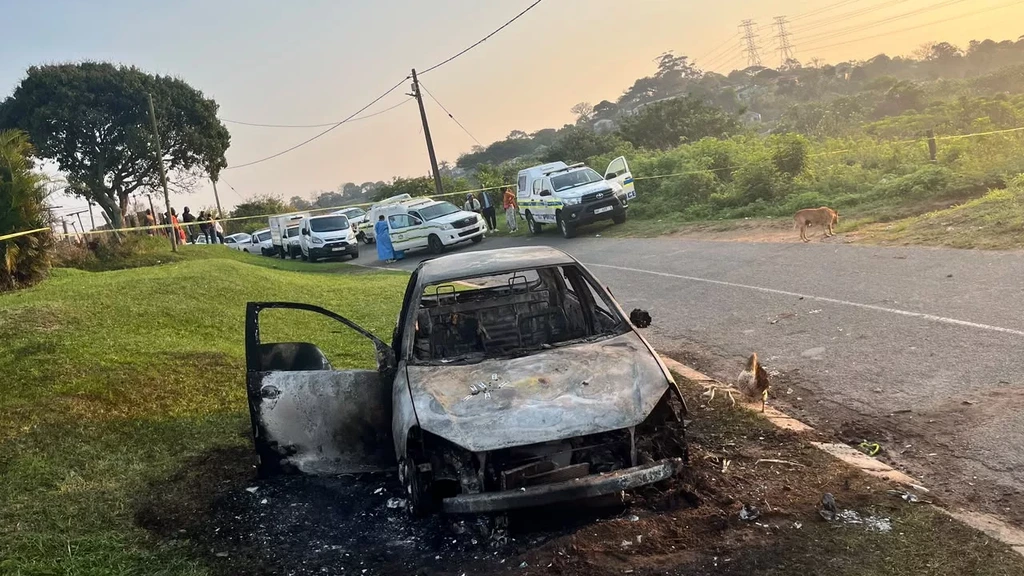 Foto: 11 doden bij schietpartij in Zuid-Afrika, klopjacht op schutters
