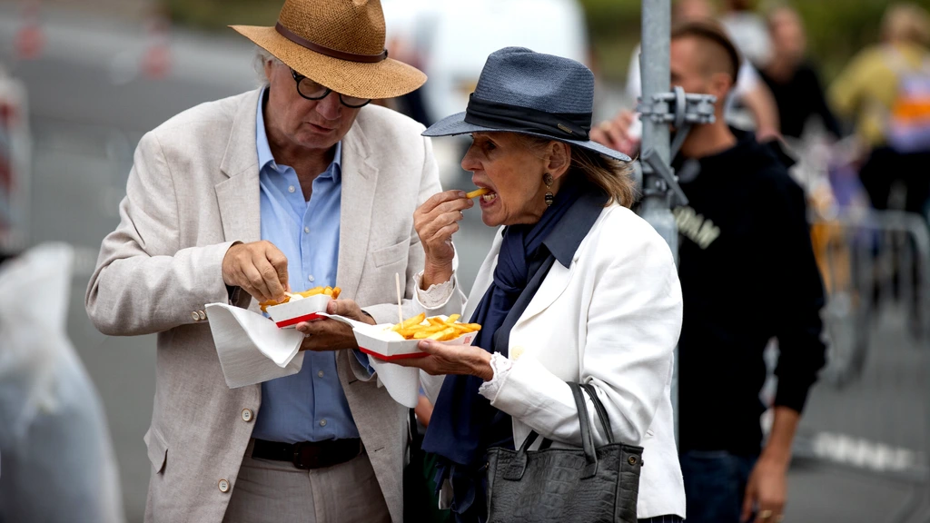 Waarom de fastfoodbranche uitdijt: 'Ongezond eten is het meest lucratief'