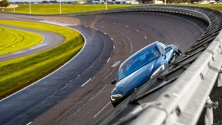 Zelfrijdende Tesla's mogen de weg op in Nederland, eerste land in Europa
