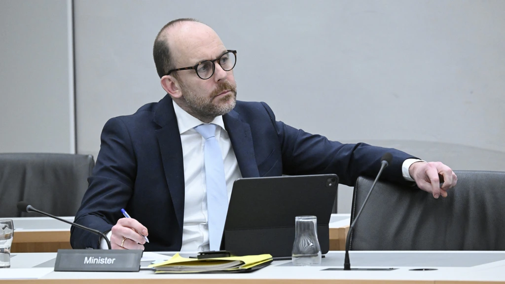 Foto: Minister: geen garantie snelle oplossing voor onveiligheid asielkinderen noodopvang