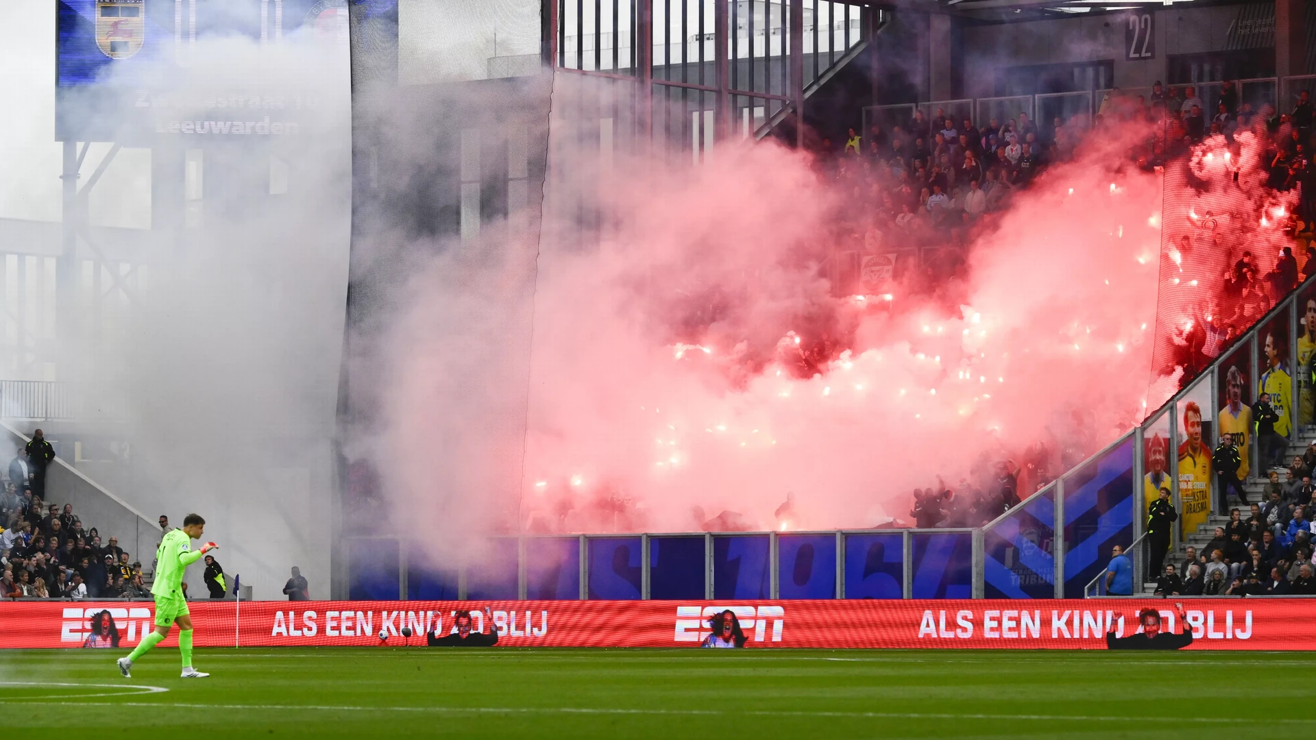 Feyenoord neemt komende twee uitduels geen fans mee na vuurwerkincident bij Cambuur