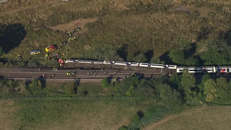 Trein ontspoord in Engeland, wagons op hun kant