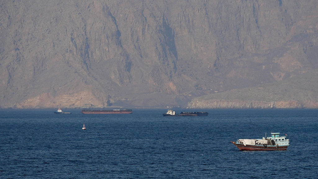 Foto: Iran claimt aanval op Amerikaans fregat in Straat van Hormuz, VS ontkent