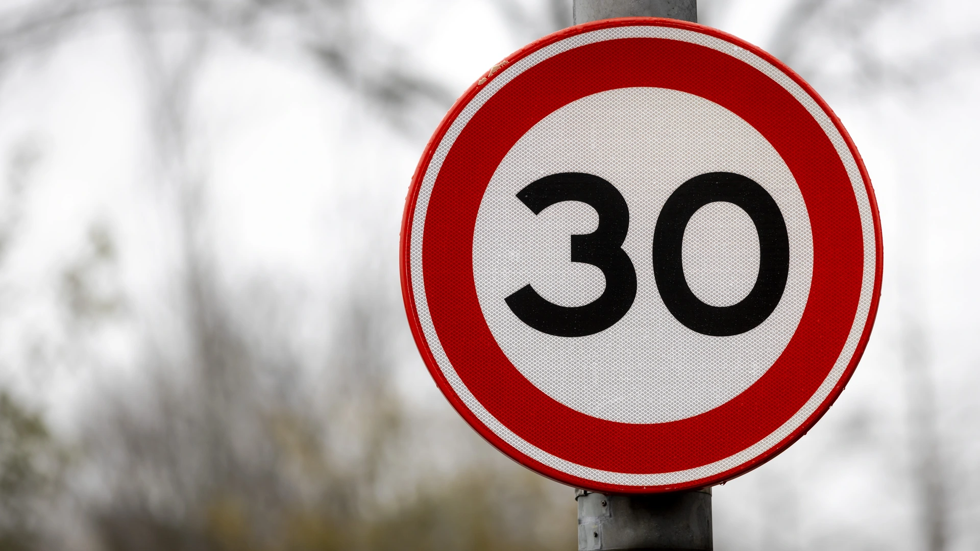 Automobilisten houden zich niet aan 30 km/uur: 'Drempels en klinkers kunnen helpen'