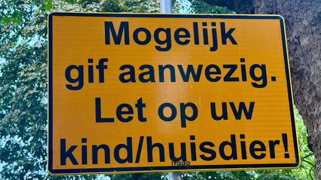 Deel Schiedams park wordt afgegraven na dood van zeker 5 honden Deel Schiedams park wordt afgegraven na dood van zeker 5 honden