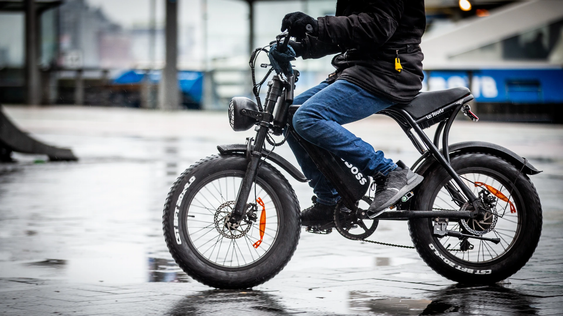 Nieuwe campagne tegen fatbike-wangedrag: ouders moeten kinderen aanspreken op rijstijl 