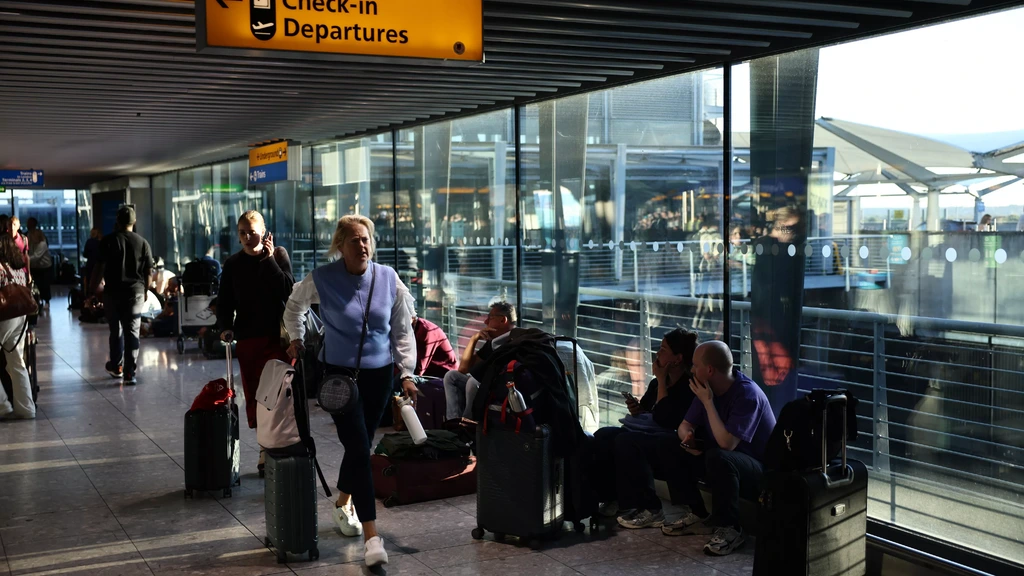 Storing bij Britse luchtverkeersleiding, tientallen vluchten op Schiphol geschrapt