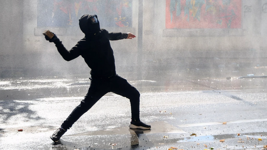 Foto: Onrust Albanië houdt aan: betogers vijf dagen op rij slaags met de politie