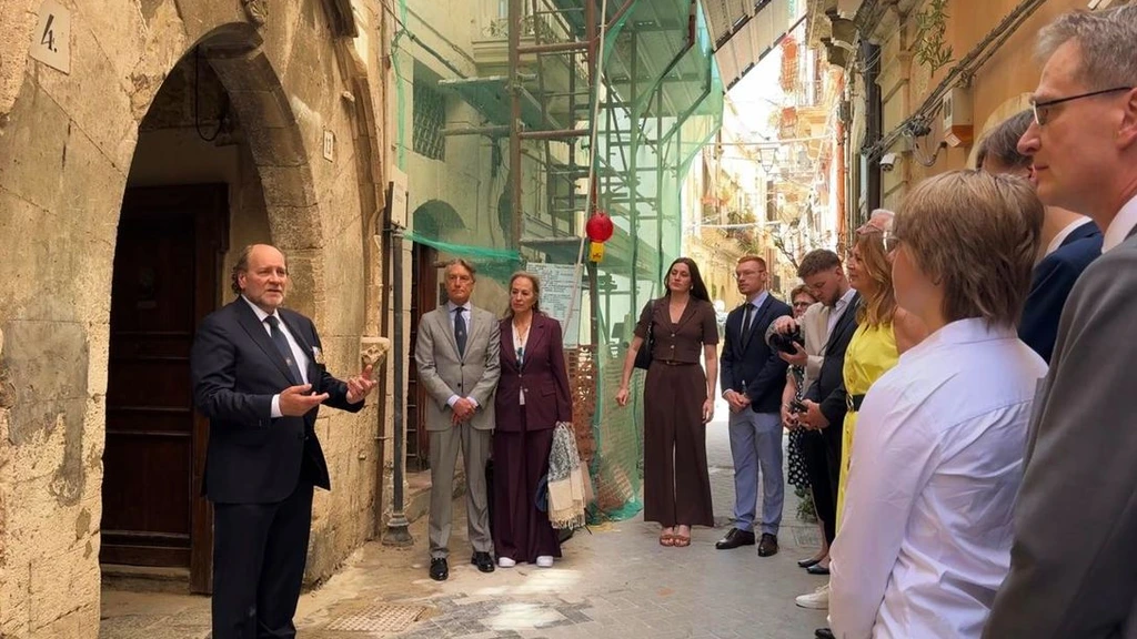 Foto: Plaquette onthuld, op Sicilië kennen ze Michiel de Ruyter nu ook