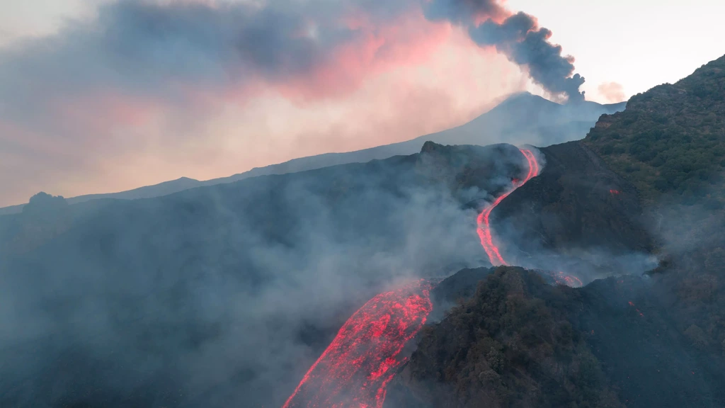 Vliegverkeer van en naar Sicilië langer ontregeld door activiteit vulkaan Etna