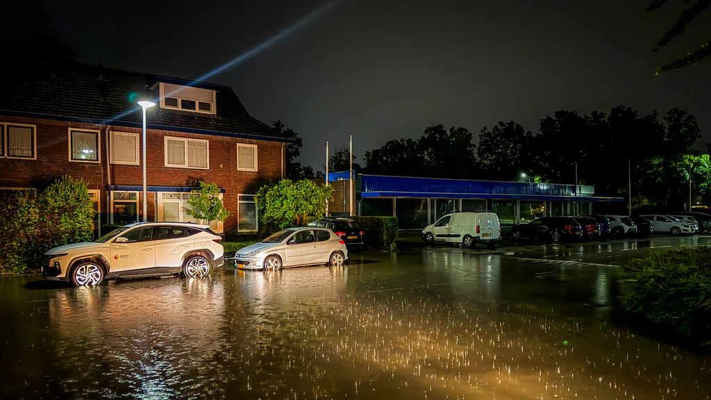 Foto: Lokaal overlast door regen, wind en onweer