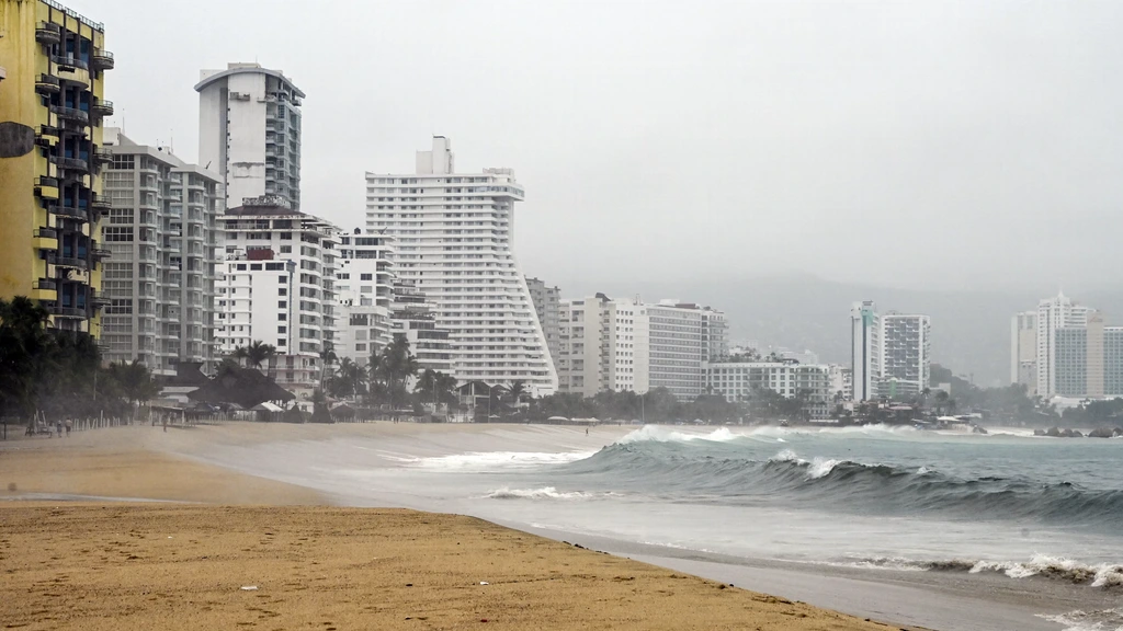 Acapulco, nooit hersteld van de vorige El Niño, zet zich schrap voor zwaar orkaanseizoen