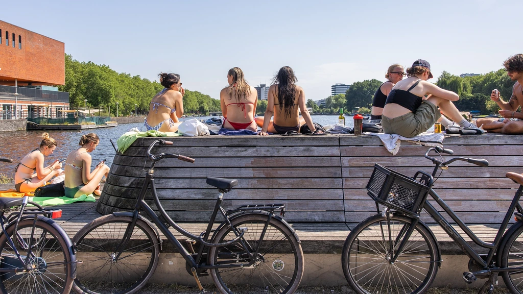 Woensdag code oranje voor extreme hitte • Duitser komt om in water in Ouddorp Woensdag code oranje voor extreme hitte • Duitser komt om in water in Ouddorp