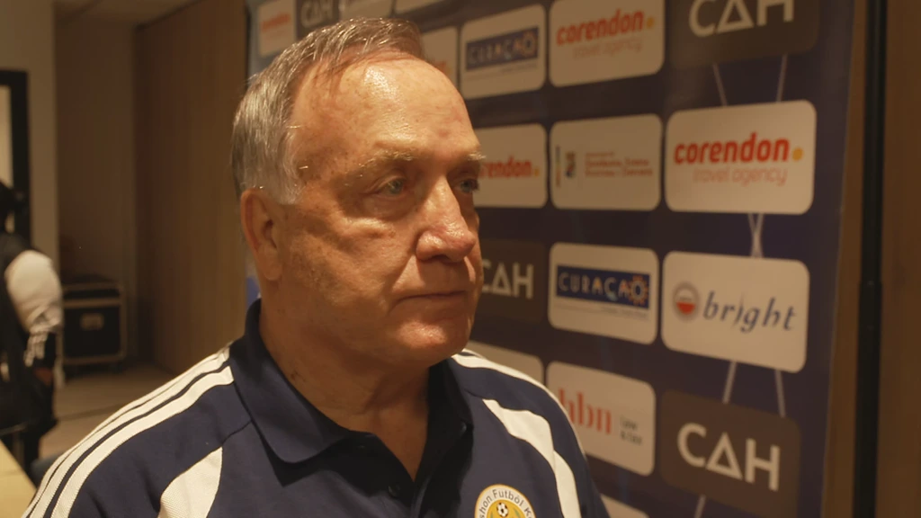 Advocaat nog een jaar coach: 'Zou goed zijn als iemand van het eiland het overneemt'