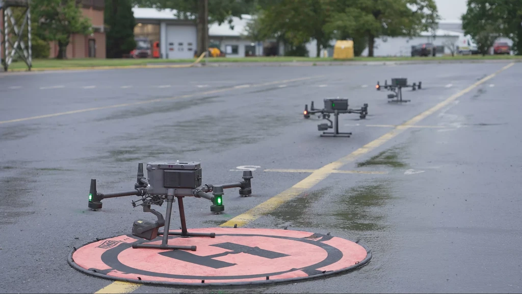 Foto: Engelse brandweer experimenteert vanwege grotere bosbranden met AI-dronezwermen