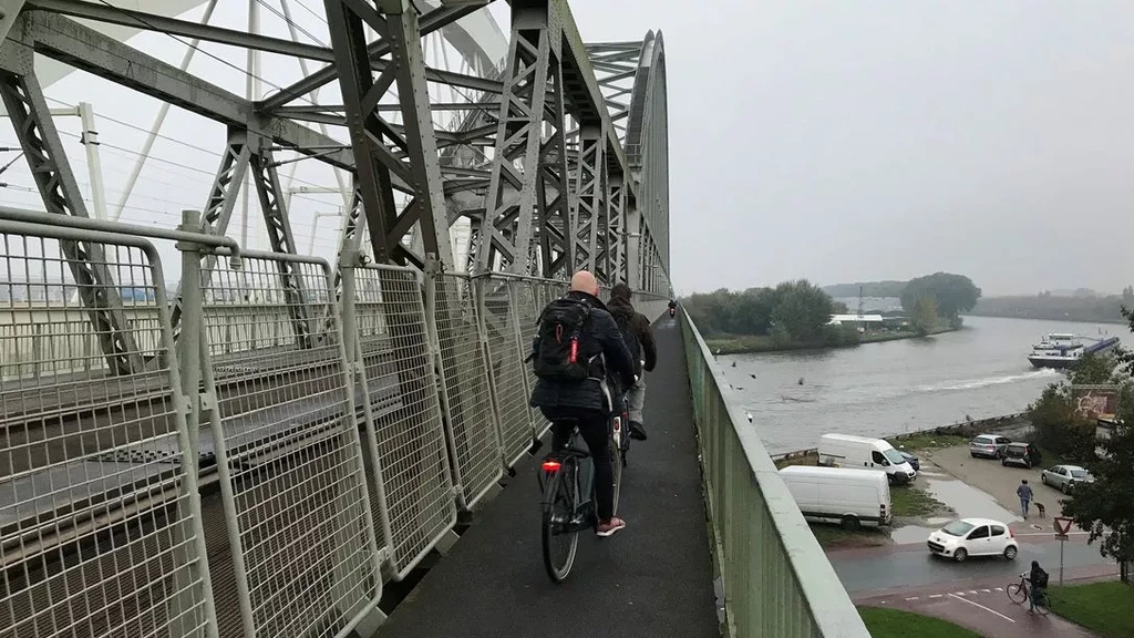 Foto: Snelfietsroute 'Van Dom tot Dam' tussen Utrecht en Amsterdam stap dichterbij