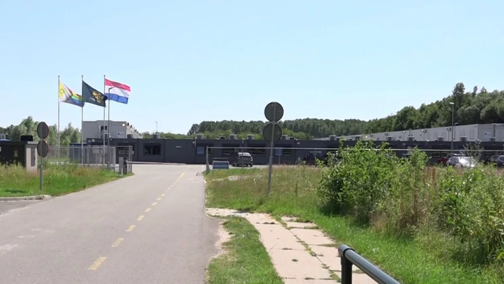 Foto: Ook azc Uithuizen moet langer openblijven, gemeente overweegt rechtszaak
