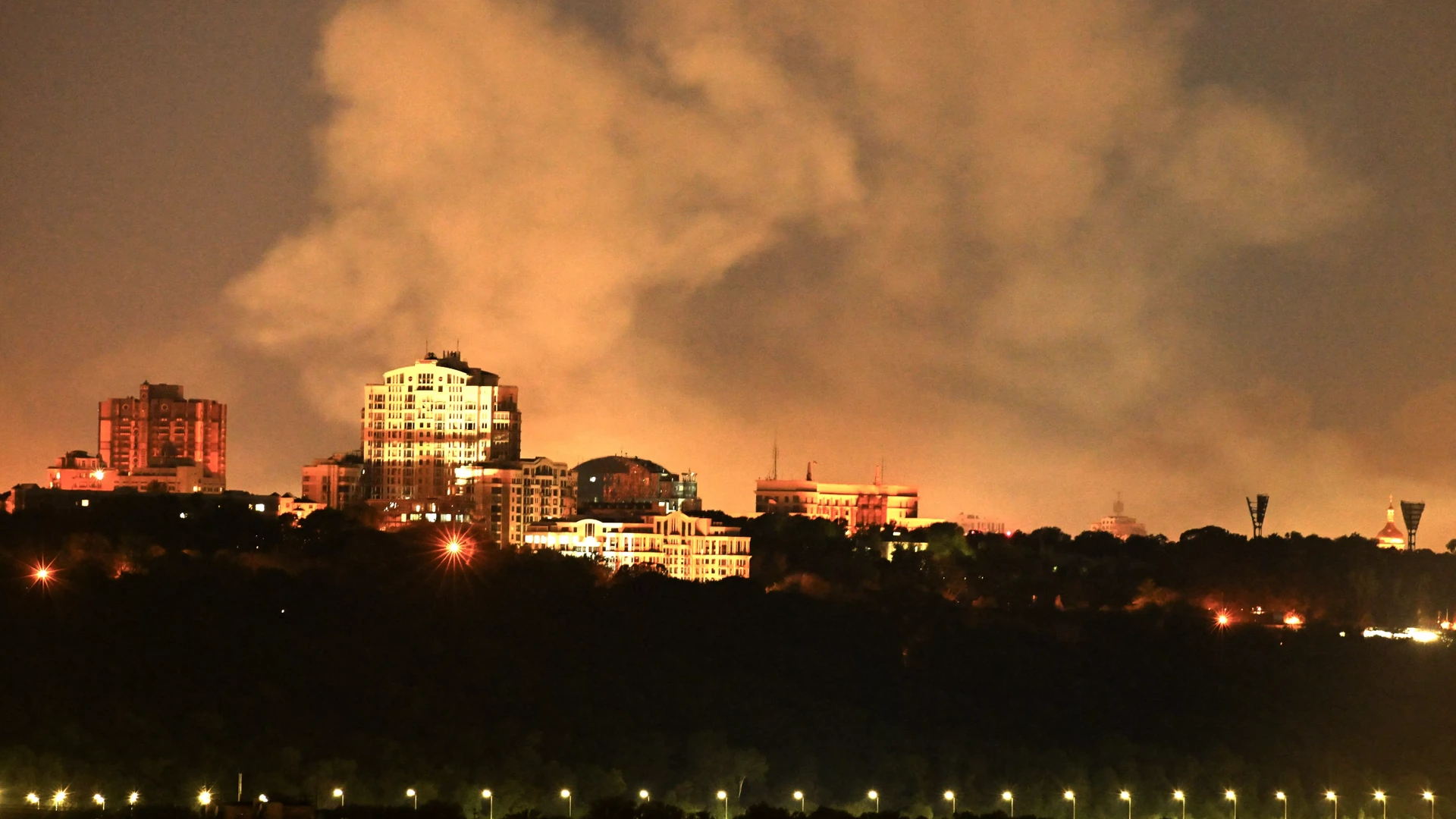 Russische aanval op Kyiv, meerdere doden en gewonden