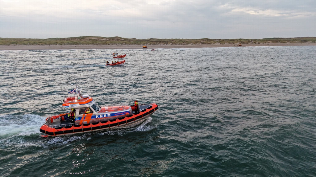 Zwemmers in problemen bij Callantsoog: één persoon overleden, één nog vermist Zwemmers in problemen bij Callantsoog: één persoon overleden, één nog vermist