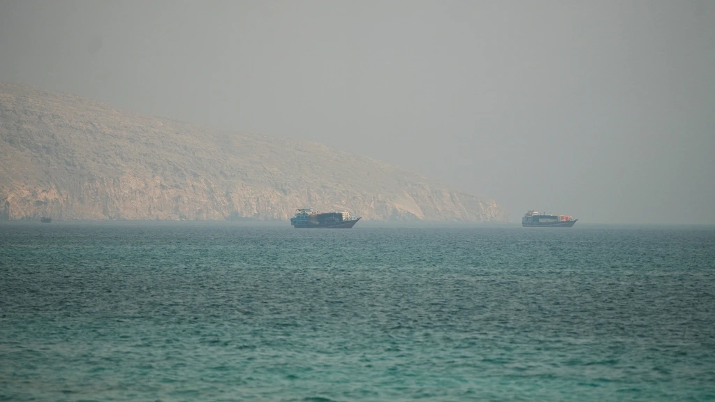 Iran valt opnieuw schip aan en zegt dat Straat van Hormuz is gesloten
