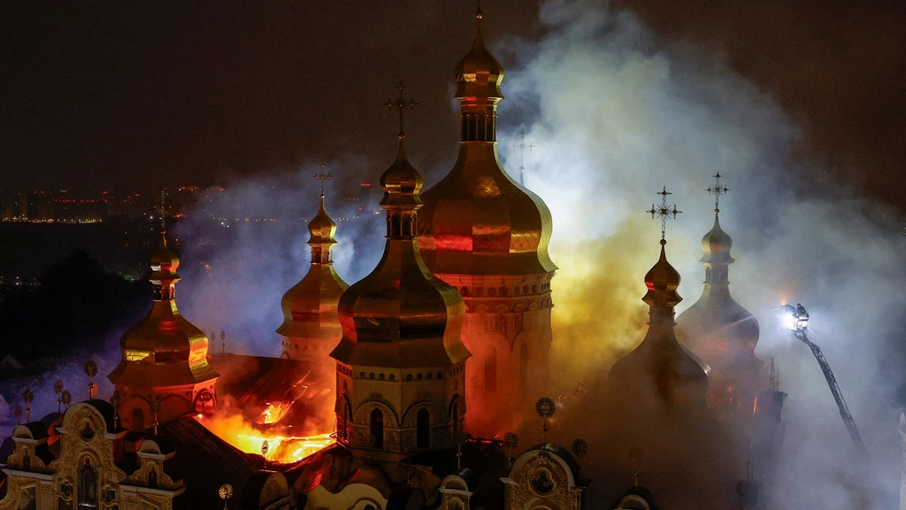 Zware verwoesting na nacht vol Russische aanvallen op Kyiv, beroemd klooster in brand Zware verwoesting na nacht vol Russische aanvallen op Kyiv, beroemd klooster in brand