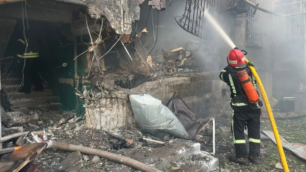 Foto: Doden na Russische aanval op appartementsgebouwen in Oekraïense stad Sumy